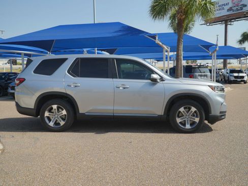Used 2025 Honda Pilot EX-L image 8