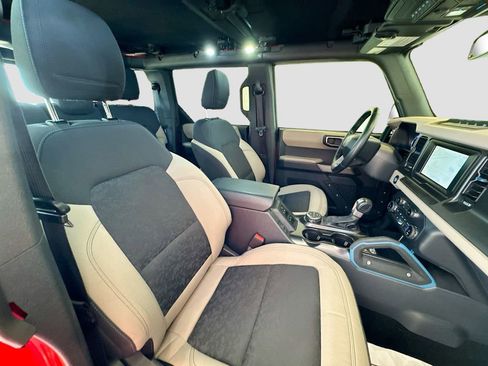 Used 2022 Ford Bronco Wildtrak image 31