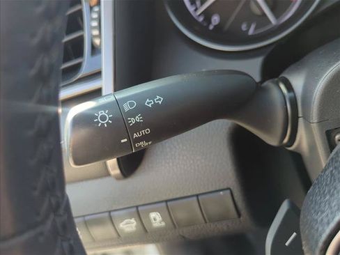 Used 2023 Toyota Camry SE FWD image 15