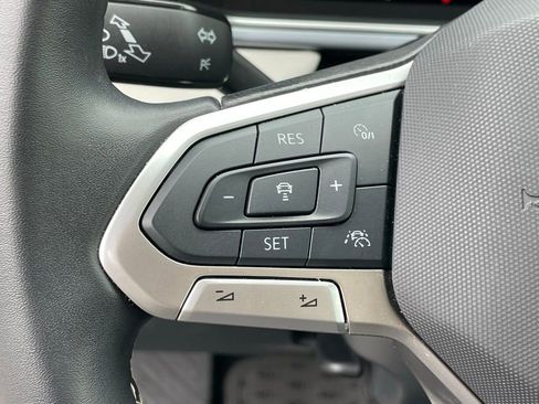 Certified 2025 Volkswagen Taos SEL w/ Black Wheel Plus Package image 15