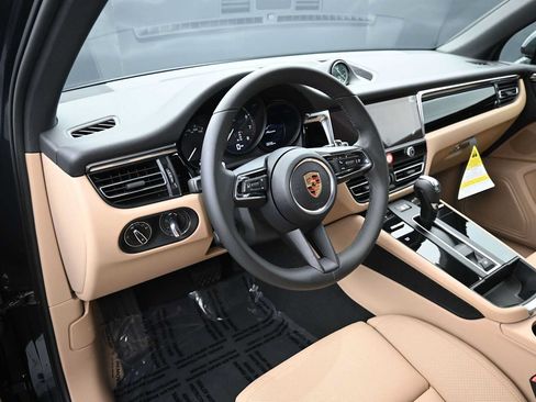 New 2026 Porsche Macan AWD/4WD image 4