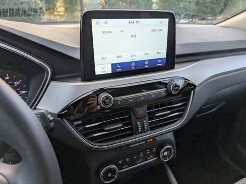 Used 2020 Ford Escape SE image 21