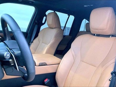 Used 2025 Lexus LX 600 4WD w/ Luxury Package image 9