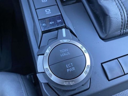 Used 2024 Toyota Tacoma SR5 image 33