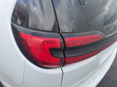 Used 2024 Chrysler Pacifica Touring-L image 20