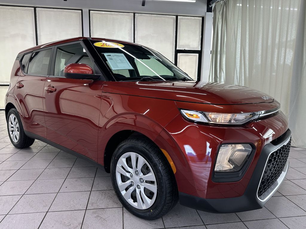 Used 2022 Kia Soul LX FWD image 2