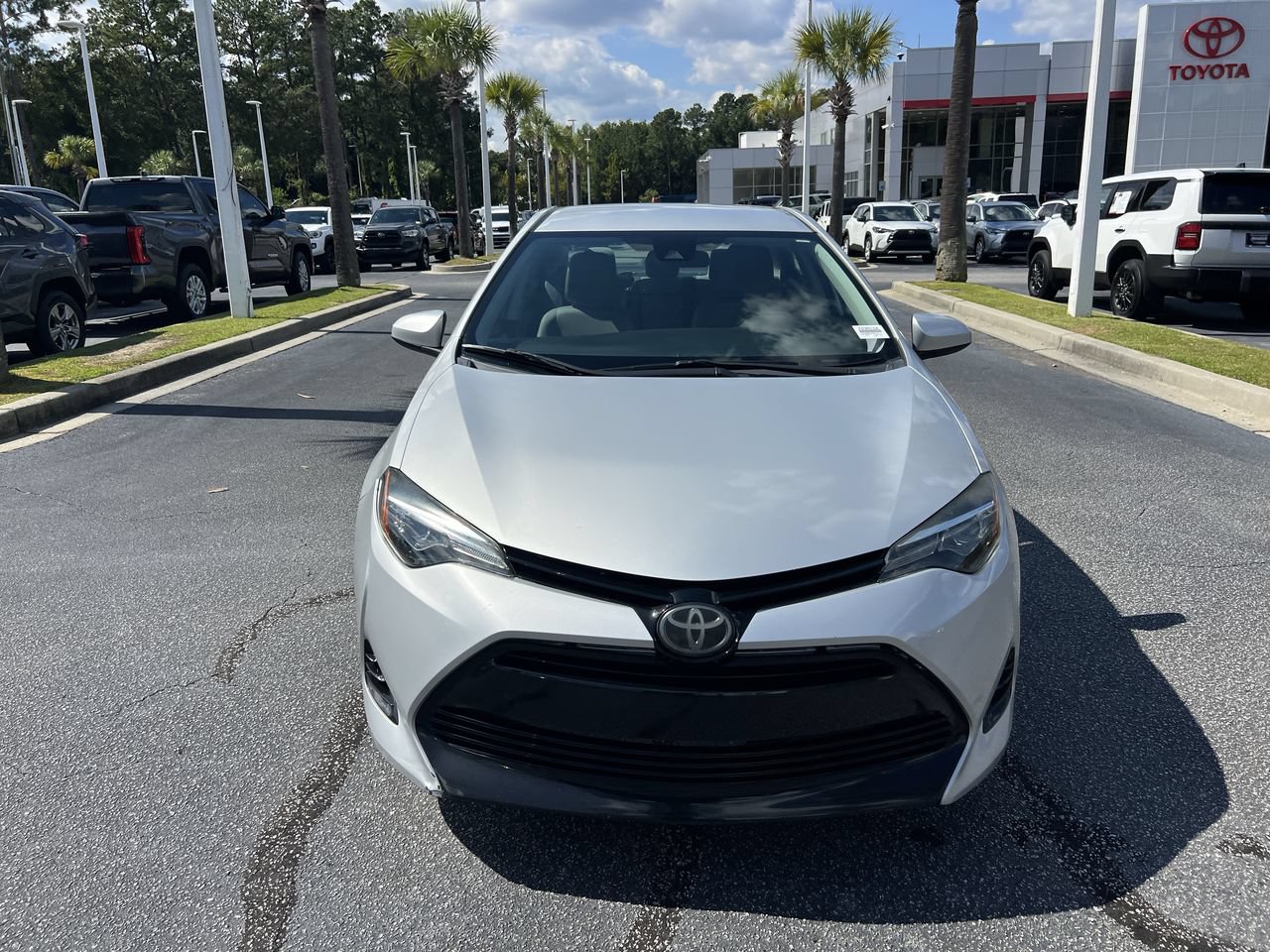 Used 2018 Toyota Corolla LE FWD image 3