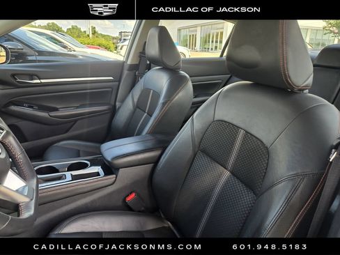 Used 2025 Nissan Altima 2.5 SR FWD image 9