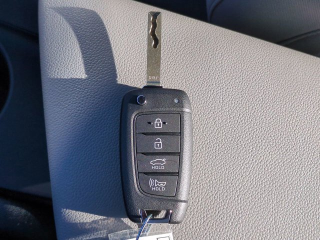 Used 2026 Hyundai Elantra SE FWD image 25