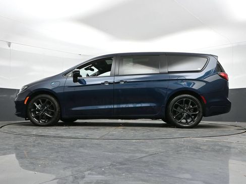 Used 2023 Chrysler Pacifica Limited w/ S Appearance Package FWD image 45