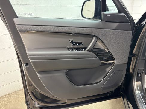 Used 2025 Land Rover Range Rover Sport SE AWD/4WD image 24