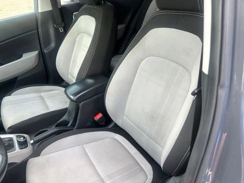 Used 2024 Hyundai Venue SEL FWD image 17