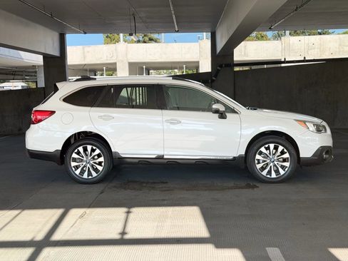 Used 2017 Subaru Outback 2.5i Touring w/ Popular Package #5A AWD/4WD image 4
