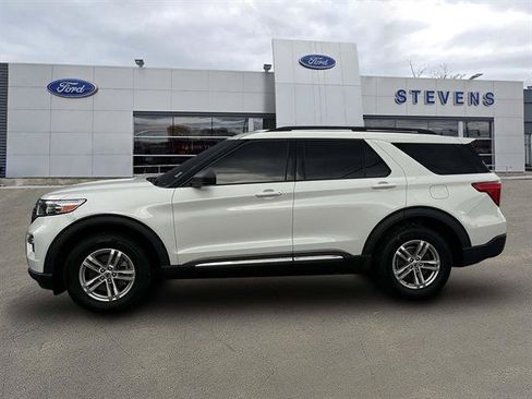 Certified 2023 Ford Explorer XLT w/ Equipment Group 202A AWD/4WD image 3