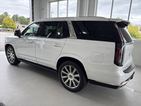 Used 2021 Cadillac Escalade Premium Luxury Platinum image 8