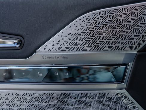 Used 2023 BMW i7 xDrive60 w/ Executive Package 2 image 18