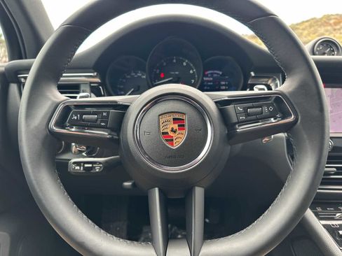 Used 2025 Porsche Macan image 22