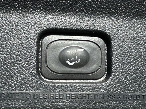 Used 2018 Ford Explorer XLT w/ Equipment Group 202A image 14