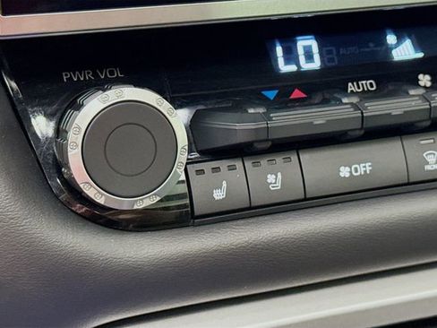 Used 2025 Toyota Tundra Platinum image 20