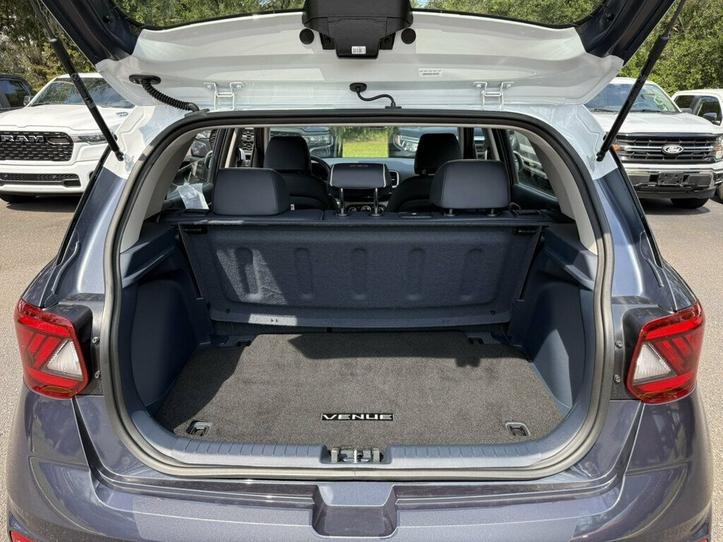 Used 2026 Hyundai Venue SEL FWD image 8