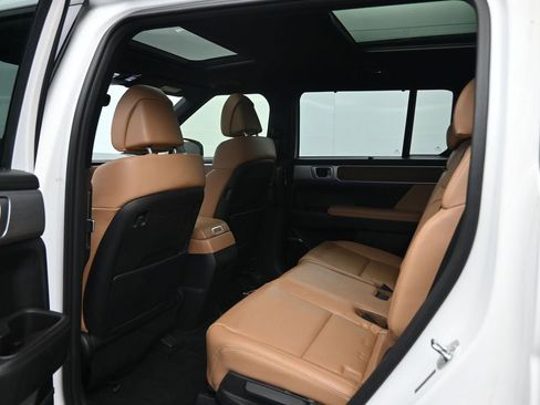 Used 2024 Hyundai Santa Fe Limited FWD image 27