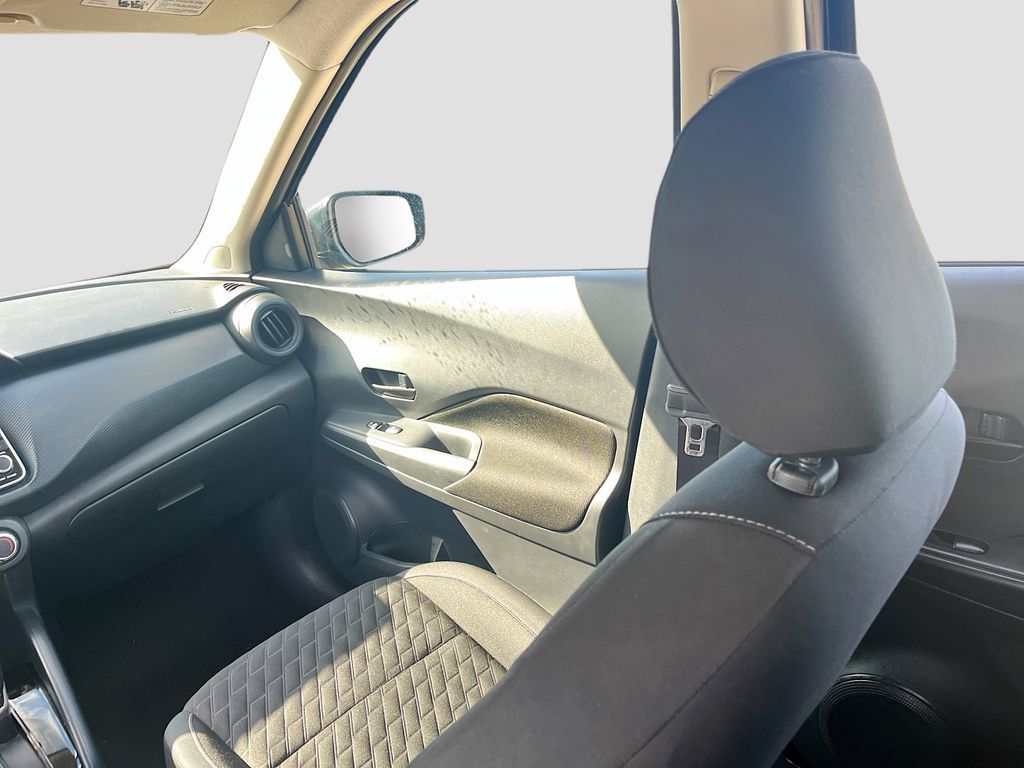Used 2022 Nissan Kicks S FWD image 21
