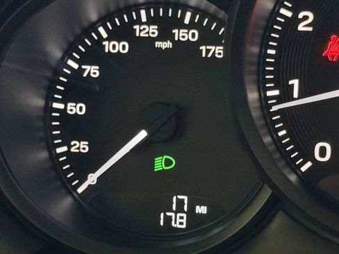 New 2026 Porsche Macan image 22