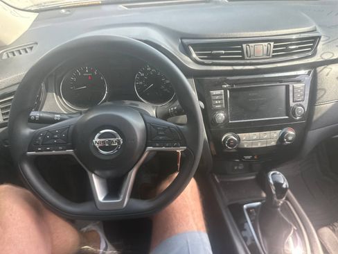 Used 2018 Nissan Rogue S FWD image 17