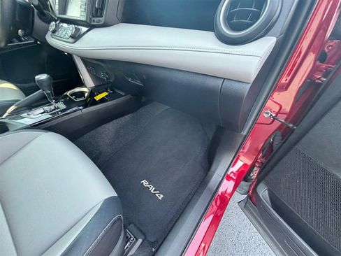 Used 2018 Toyota RAV4 Limited w/ Advanced Technology Package FWD image 31