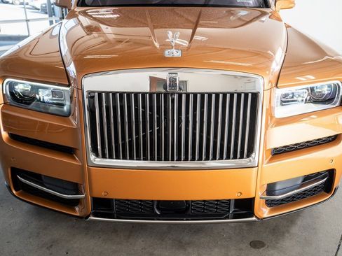 Used 2023 Rolls-Royce Cullinan w/ Cullinan Package image 16