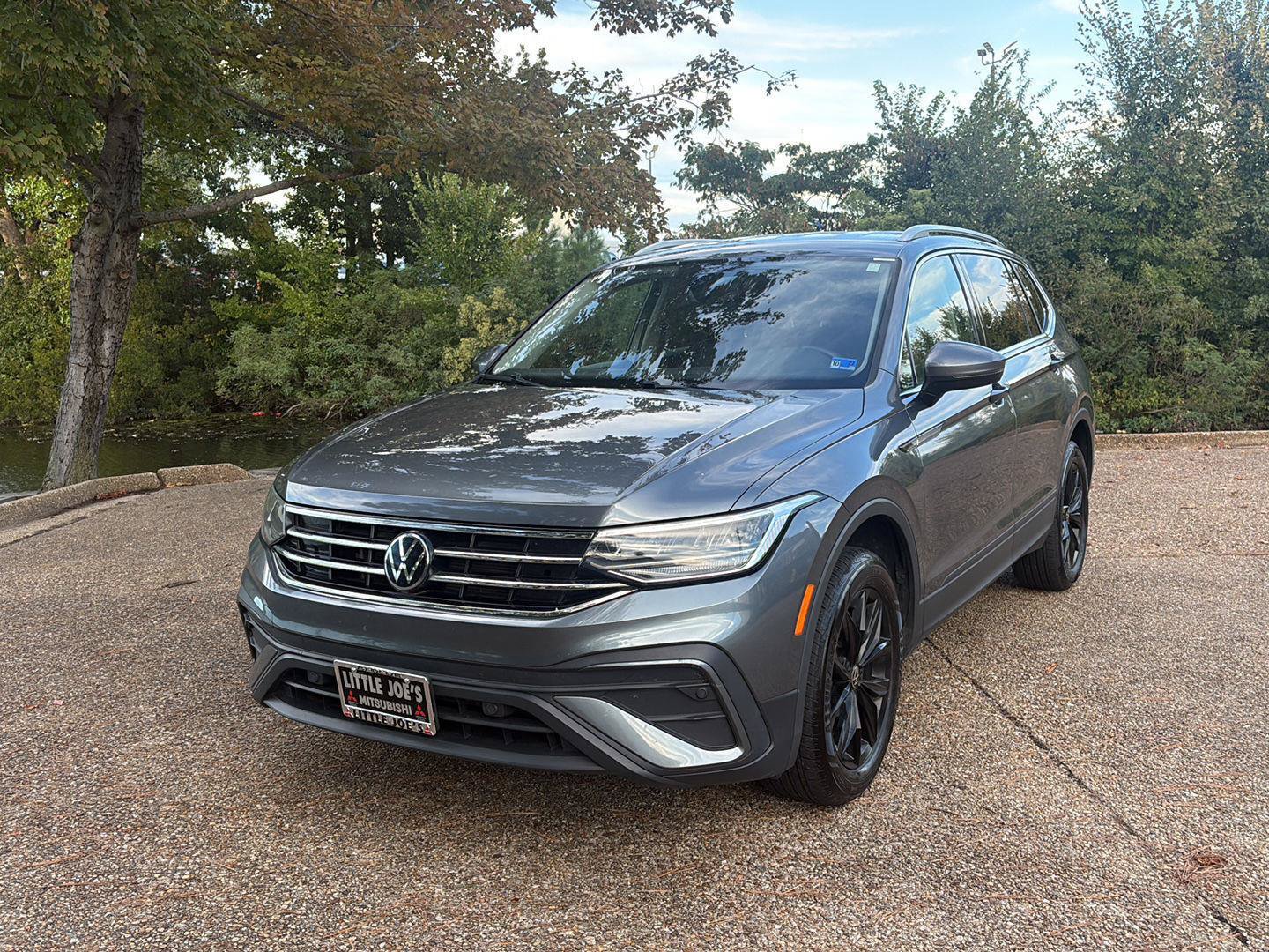 Used 2023 Volkswagen Tiguan SE FWD image 11