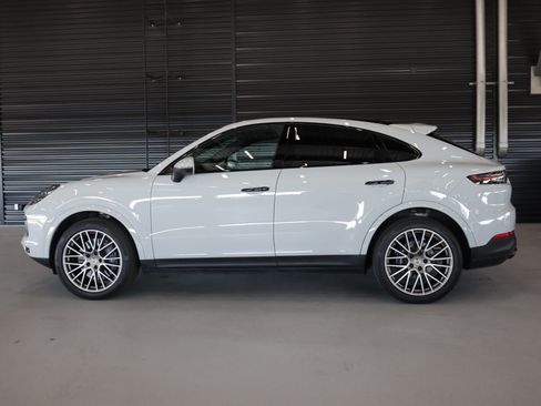 Certified 2023 Porsche Cayenne Platinum Edition AWD/4WD image 2