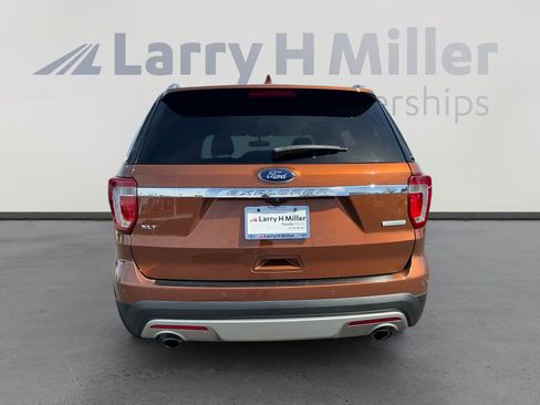 Used 2017 Ford Explorer XLT w/ Equipment Group 202A image 4