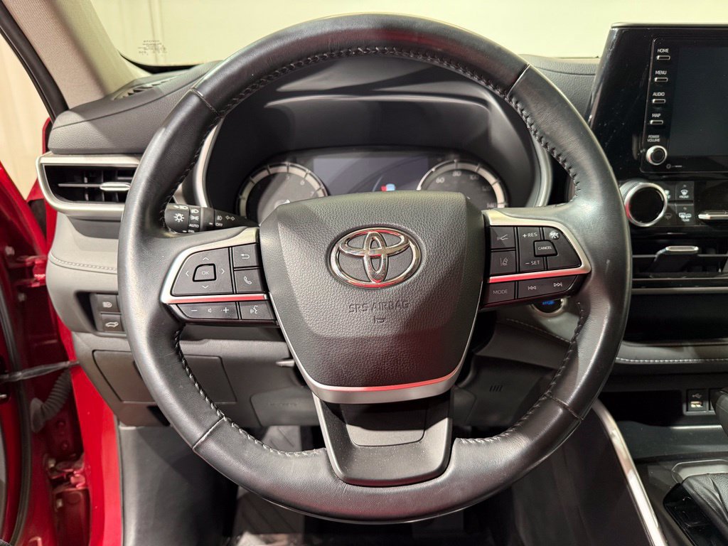 Used 2022 Toyota Highlander XLE AWD/4WD image 25