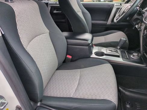 Used 2018 Toyota 4Runner SR5 AWD/4WD image 31