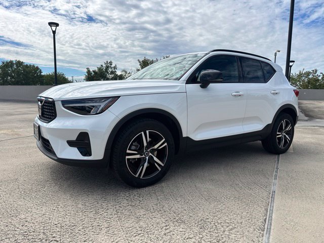 Certified 2024 Volvo XC40 B5 Core AWD/4WD image 4