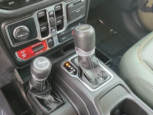 Used 2025 Jeep Gladiator Mojave w/ Convenience Group AWD/4WD image 24