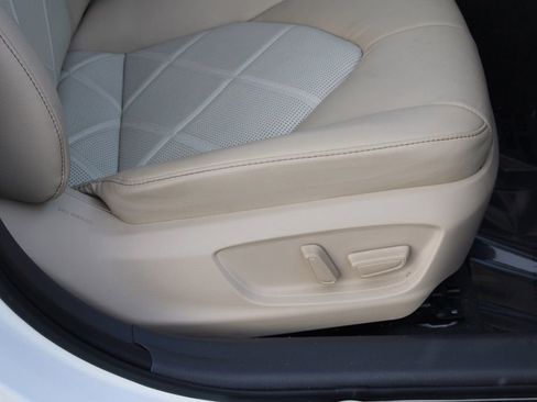 Used 2019 Toyota Camry XLE image 17