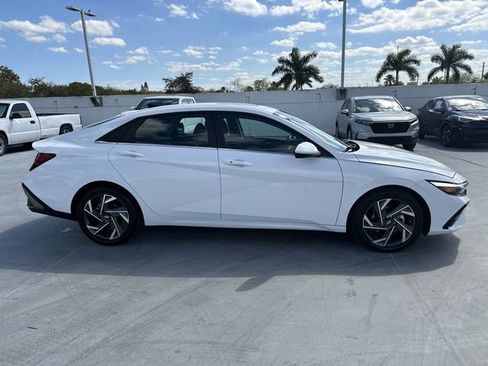 Used 2025 Hyundai Elantra SEL image 40