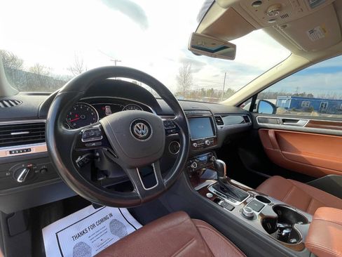 Used 2016 Volkswagen Touareg VR6 image 20