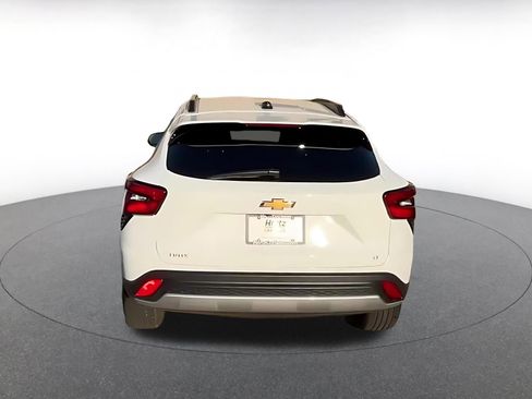 Used 2025 Chevrolet Trax LT image 11
