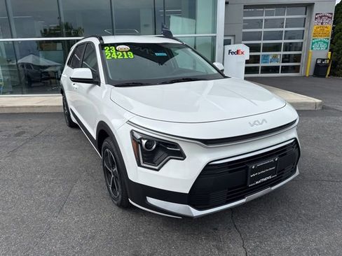 Certified 2023 Kia Niro LX FWD image 2