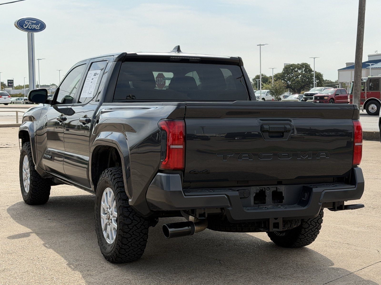 Used 2025 Toyota Tacoma SR5 AWD/4WD image 6