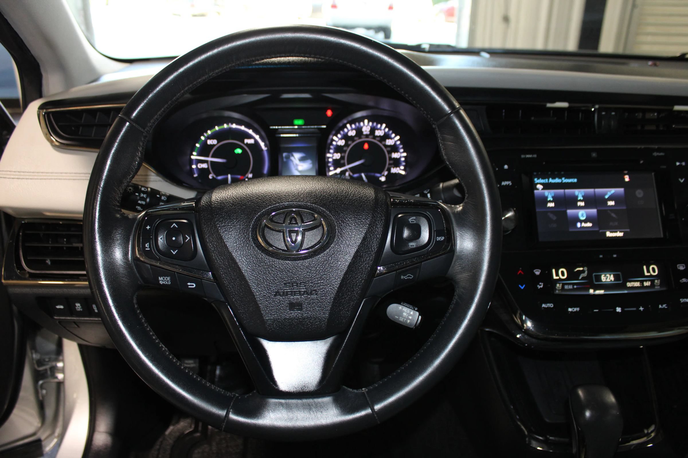 Used 2015 Toyota Avalon Limited w/ Technology Package FWD image 10