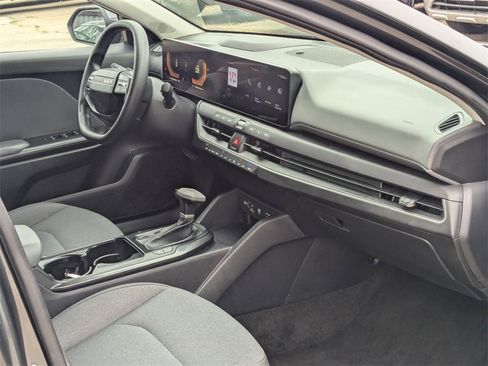 Used 2025 Kia K4 LXS image 31