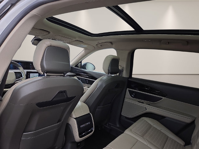 Used 2025 Lincoln Nautilus Reserve AWD/4WD image 13