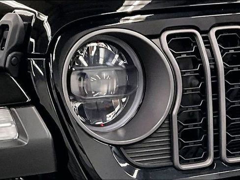 Used 2024 Jeep Gladiator Mojave AWD/4WD image 34