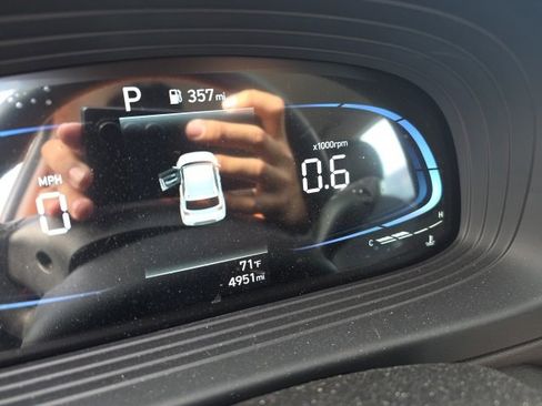 Used 2025 Hyundai Venue Limited image 4