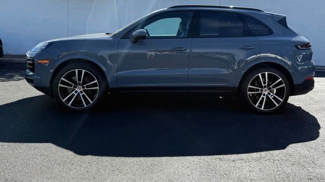 Used 2024 Porsche Cayenne AWD/4WD image 2