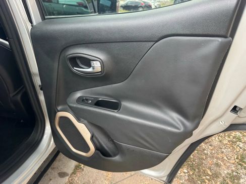 Used 2016 Jeep Renegade Limited FWD image 22